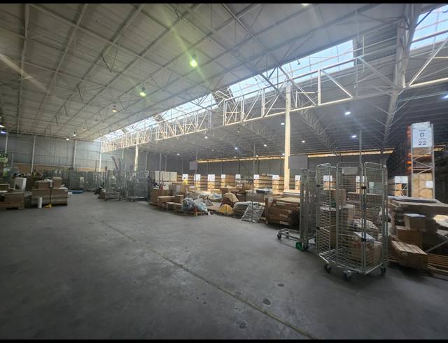 7,235M² WAREHOUSE TO LET IN LONGMEADOW